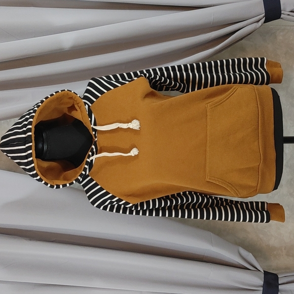 Forever 21 Tops - Forever 21 Hoodie - Size Small